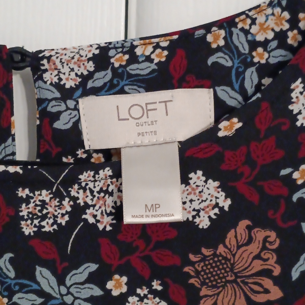 3/$15. Loft semi-sheer Floral Women's Top - Multicolor - Picture 2 of 3